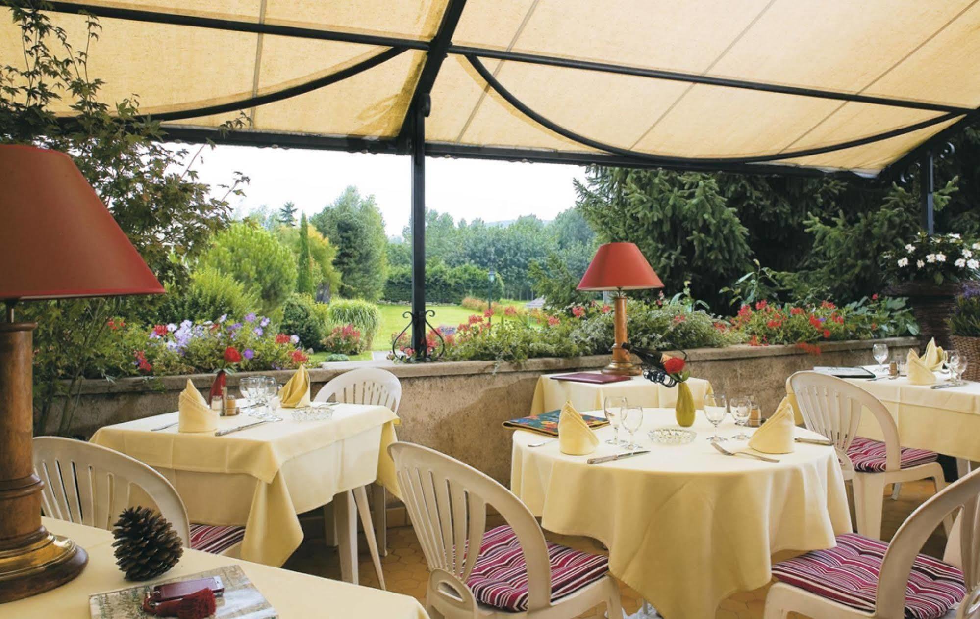 Logis Hotel-Restaurant Le Relais Hauterives Exteriér fotografie