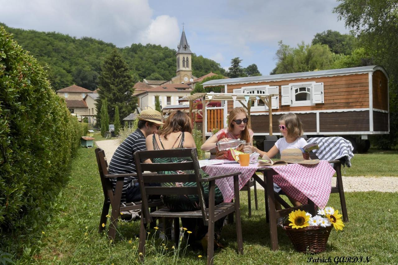 Logis Hotel-Restaurant Le Relais Hauterives Exteriér fotografie